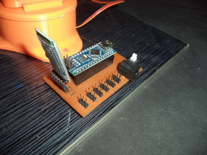 Simple Robotic Arm Project Using Arduino-Circuit Diagram-Working-Video